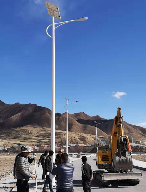 甘南碌曲10米舟曲太阳能路灯项目