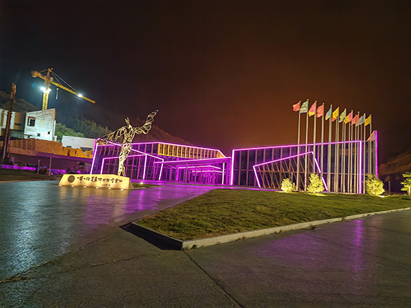 城市亮化是现代城市建设的重要组成部分，它不仅可以美化城市的夜景，还能提升城市的整体形象。随着科技的不断进步，城市亮化也得到了更多的关注和创新。本文将介绍一些关于城市亮化的创意和技术，帮助读者了解舟曲城市亮化的重要性以及如何进行舟曲城市亮化的规划和实施。